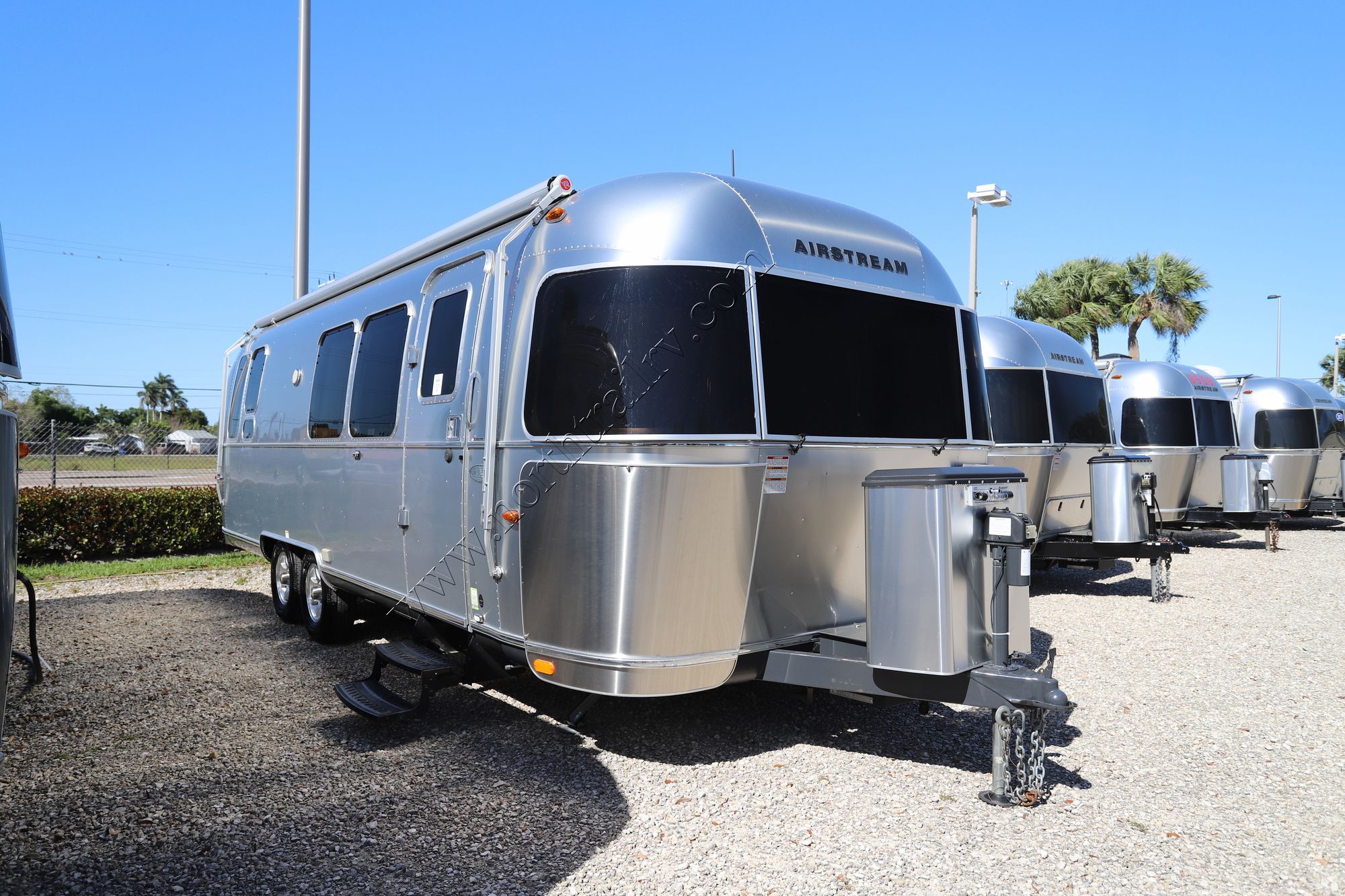 Used 2015 Airstream Flying Cloud 28RB Travel Trailer  For Sale