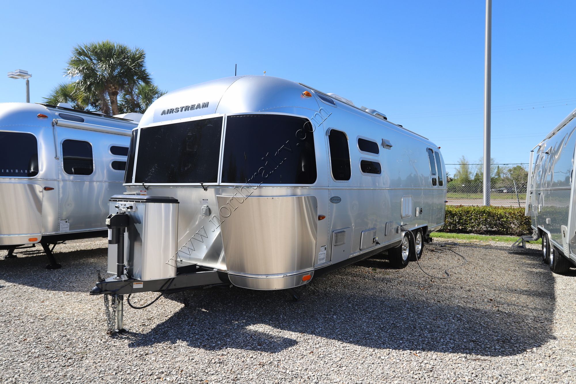 Used 2015 Airstream Flying Cloud 28RB Travel Trailer  For Sale