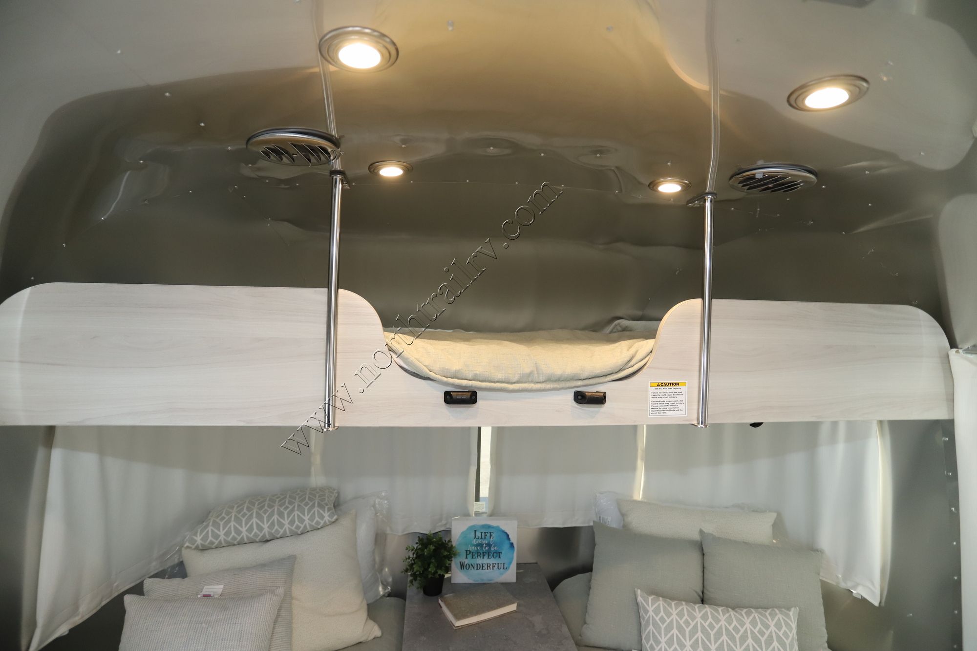 2023 Airstream International 25FBT Travel Trailer Used  For Sale