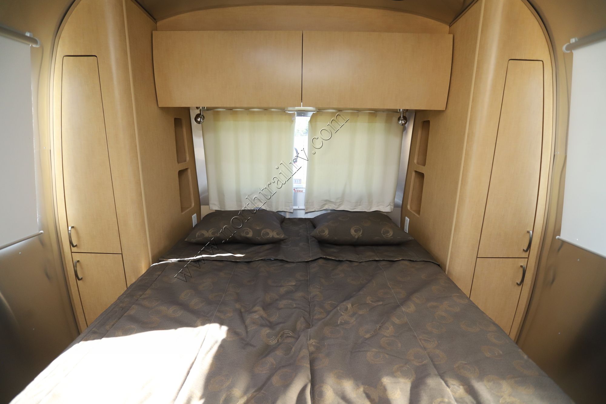 Used 2015 Airstream Flying Cloud 28RB Travel Trailer  For Sale