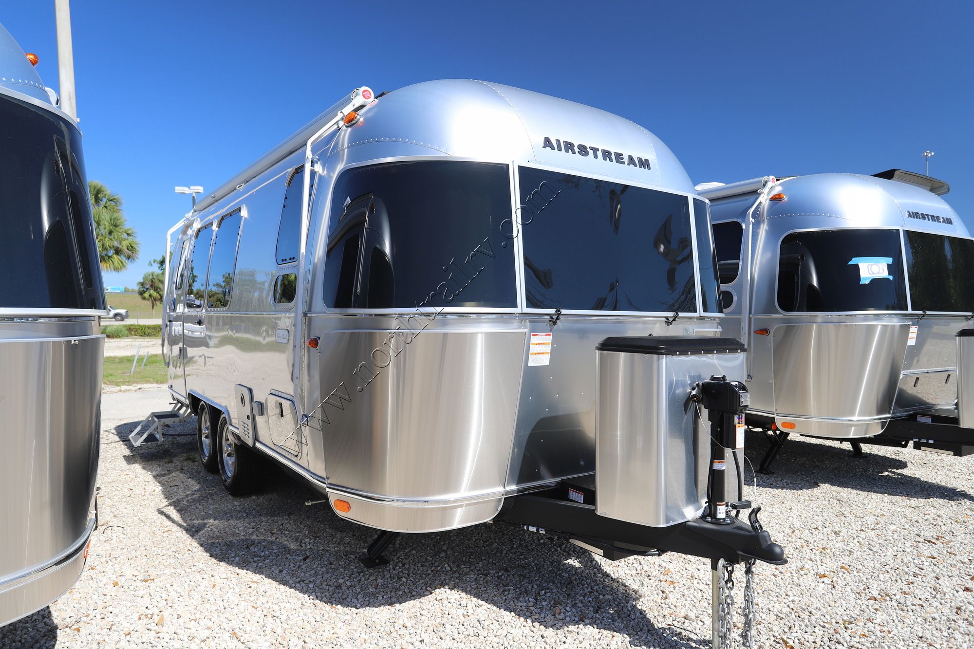 2025 Airstream Flying Cloud 23FB Travel Trailer New  For Sale