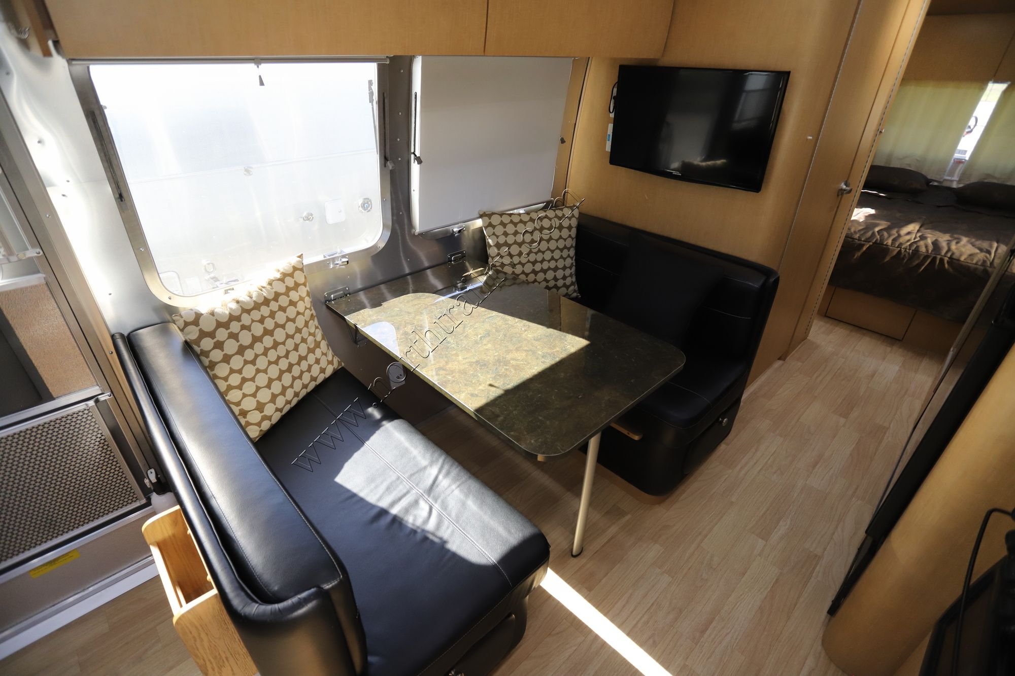 Used 2015 Airstream Flying Cloud 28RB Travel Trailer  For Sale