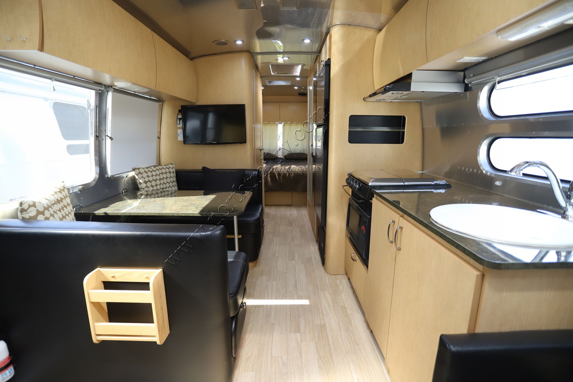 Used 2015 Airstream Flying Cloud 28RB Travel Trailer  For Sale