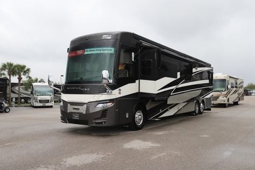 2025 Newmar Mountain Aire 4595