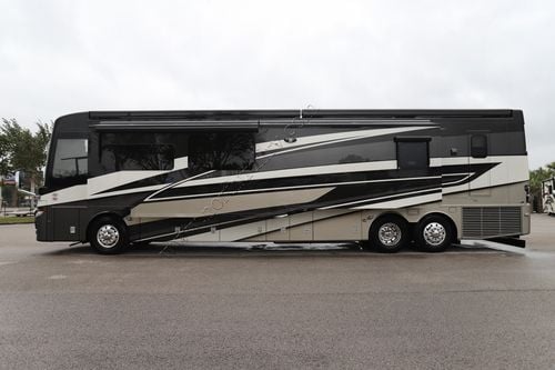 2025 Newmar Mountain Aire 4595