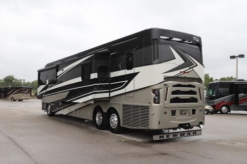 2025 Newmar Mountain Aire 4595