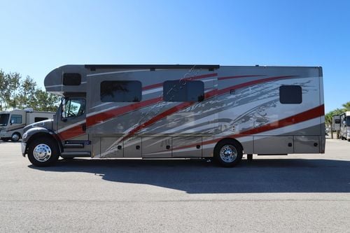 2022 Renegade Rv Valencia 35MB