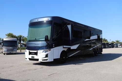 2025 Newmar Mountain Aire 4551