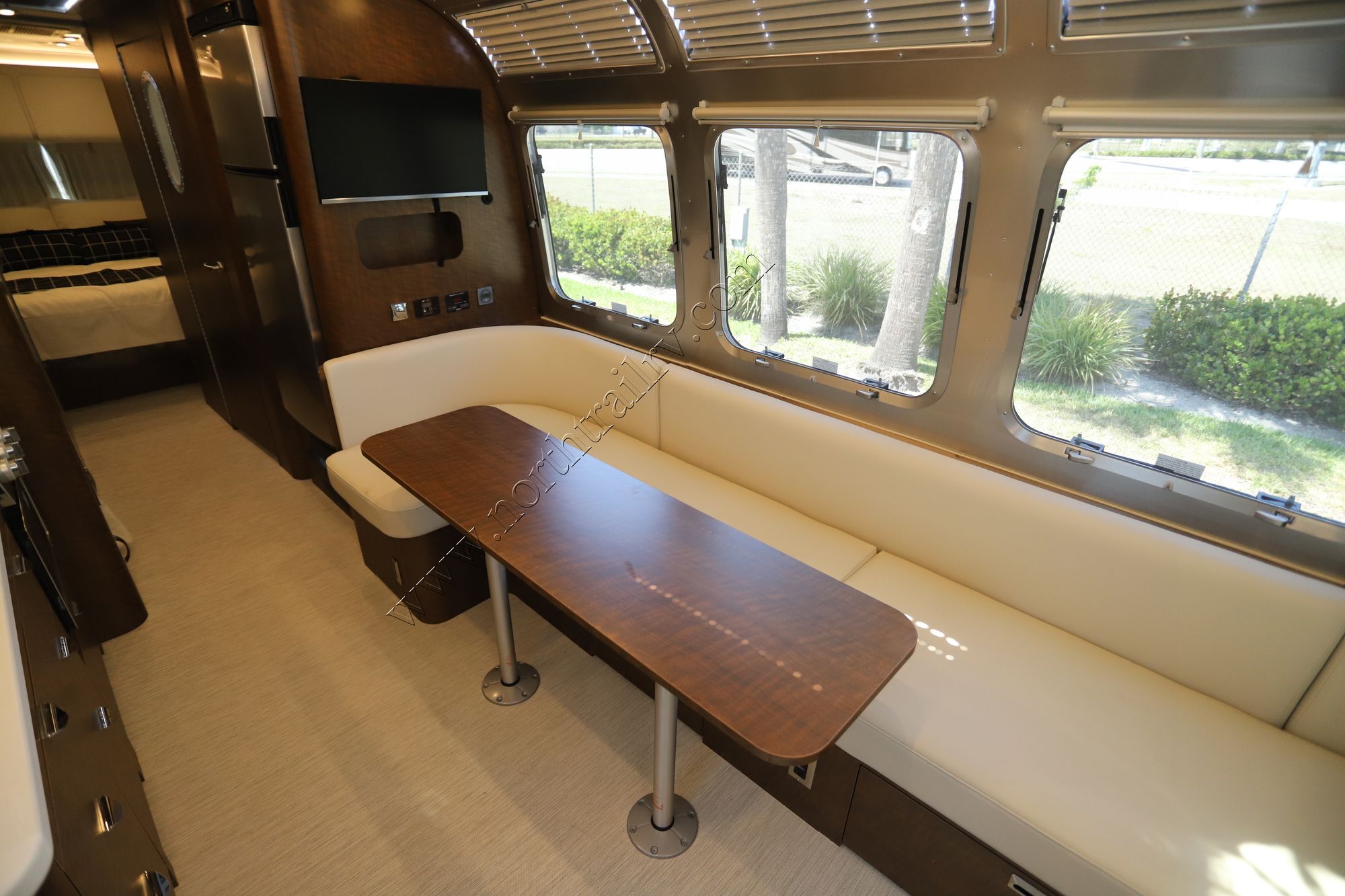 2025 Airstream Globetrotter 30RB Travel Trailer New  For Sale