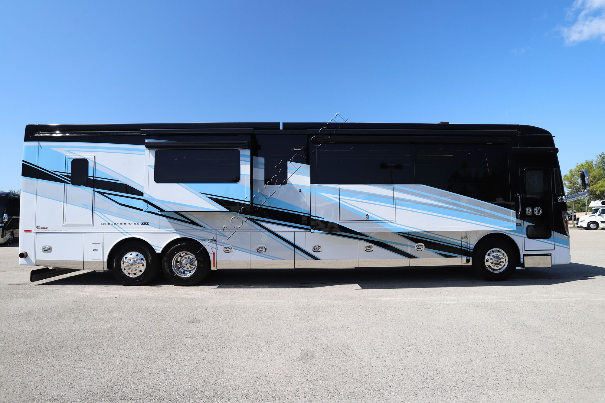 New 2025 Tiffin Motor Homes Zephyr 45FZ Class A  For Sale