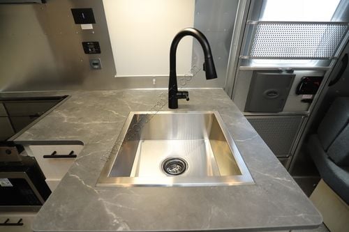 2025 Airstream Flying Cloud 25FB