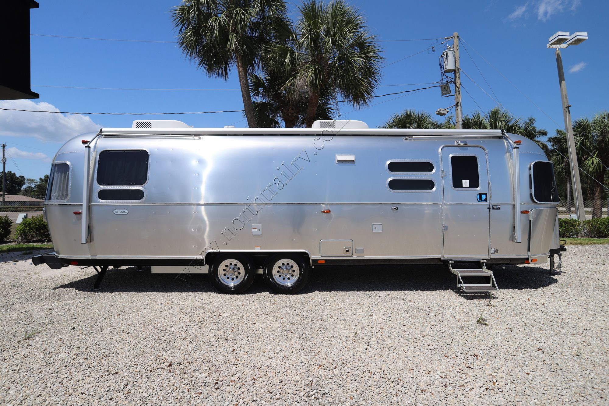 2025 Airstream Globetrotter 30RB Travel Trailer New  For Sale