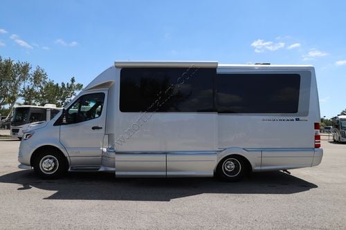 2024 Airstream Atlas 24 Tommy Bahama MB E1