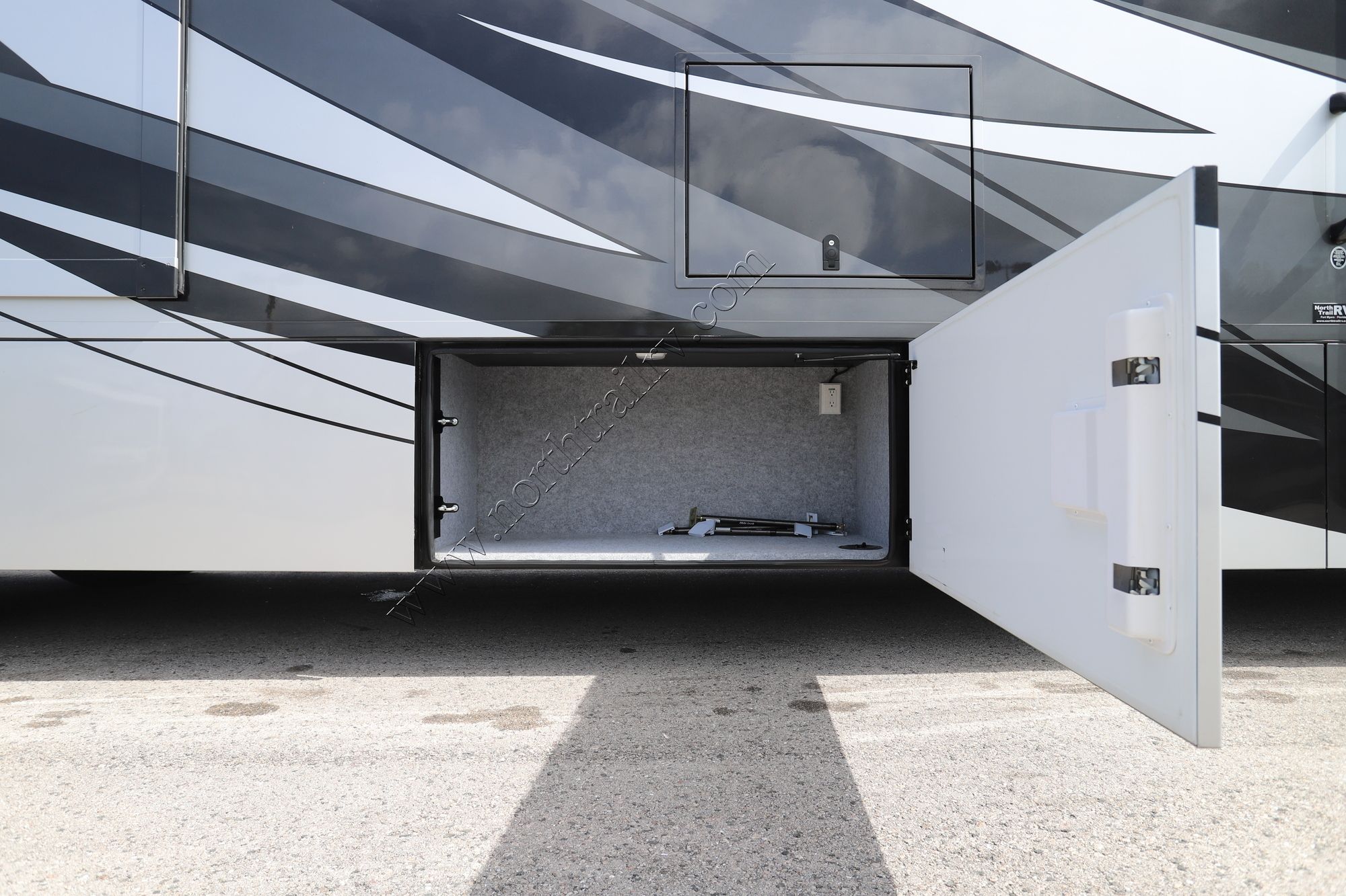 Used 2023 Renegade Rv Verona 40VBH Super C  For Sale