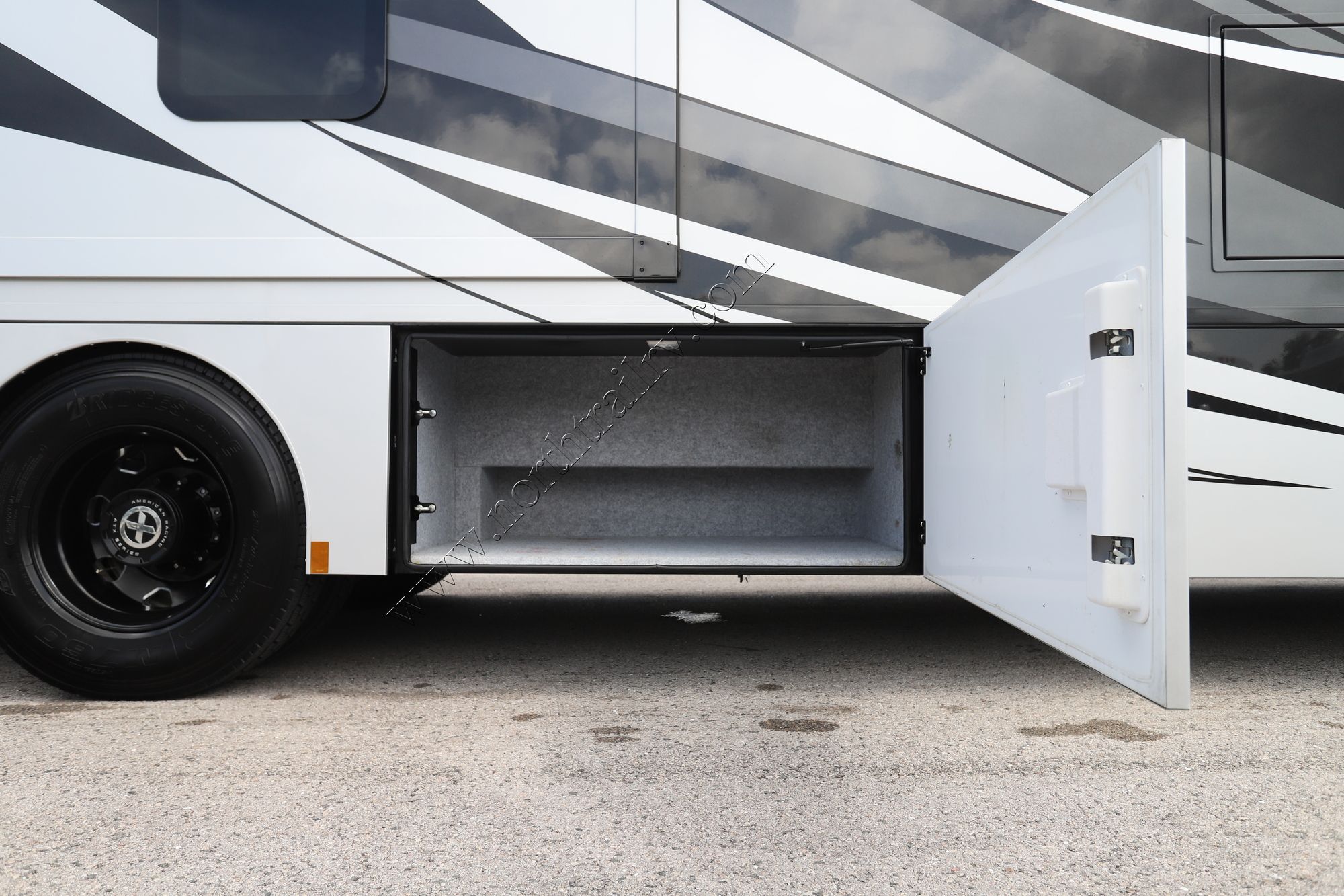Used 2023 Renegade Rv Verona 40VBH Super C  For Sale