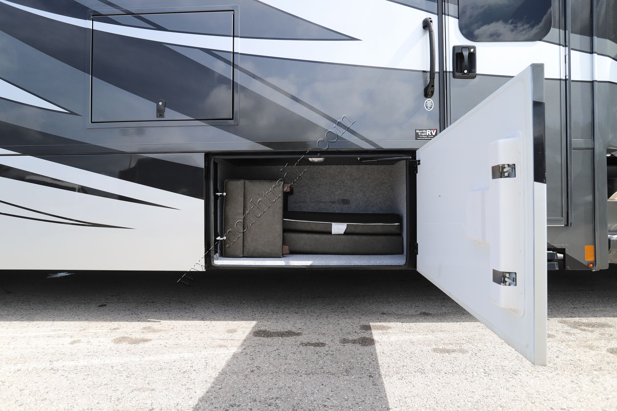 Used 2023 Renegade Rv Verona 40VBH Super C  For Sale