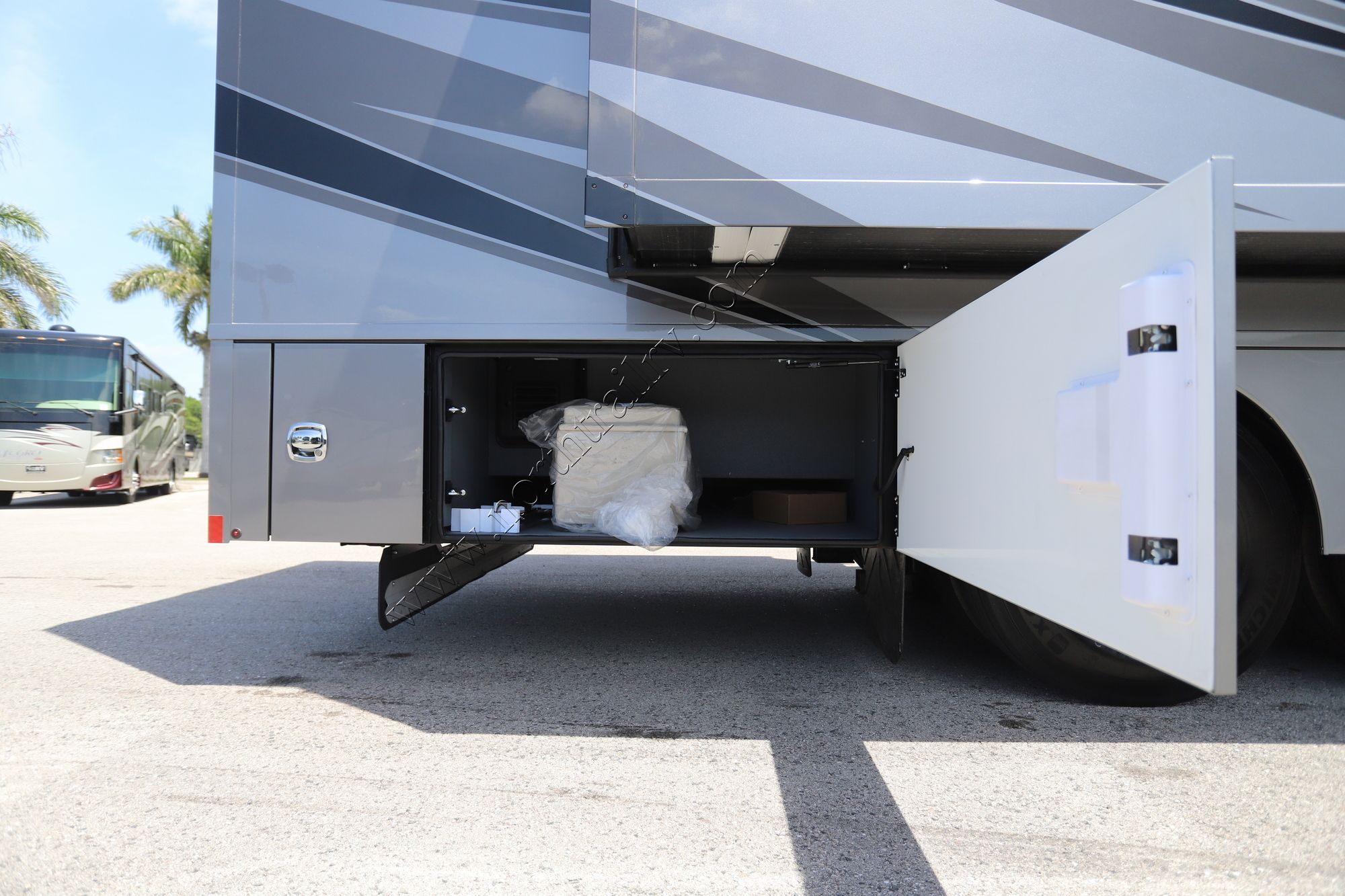 New 2025 Renegade Rv Classic 45CBF Super C  For Sale