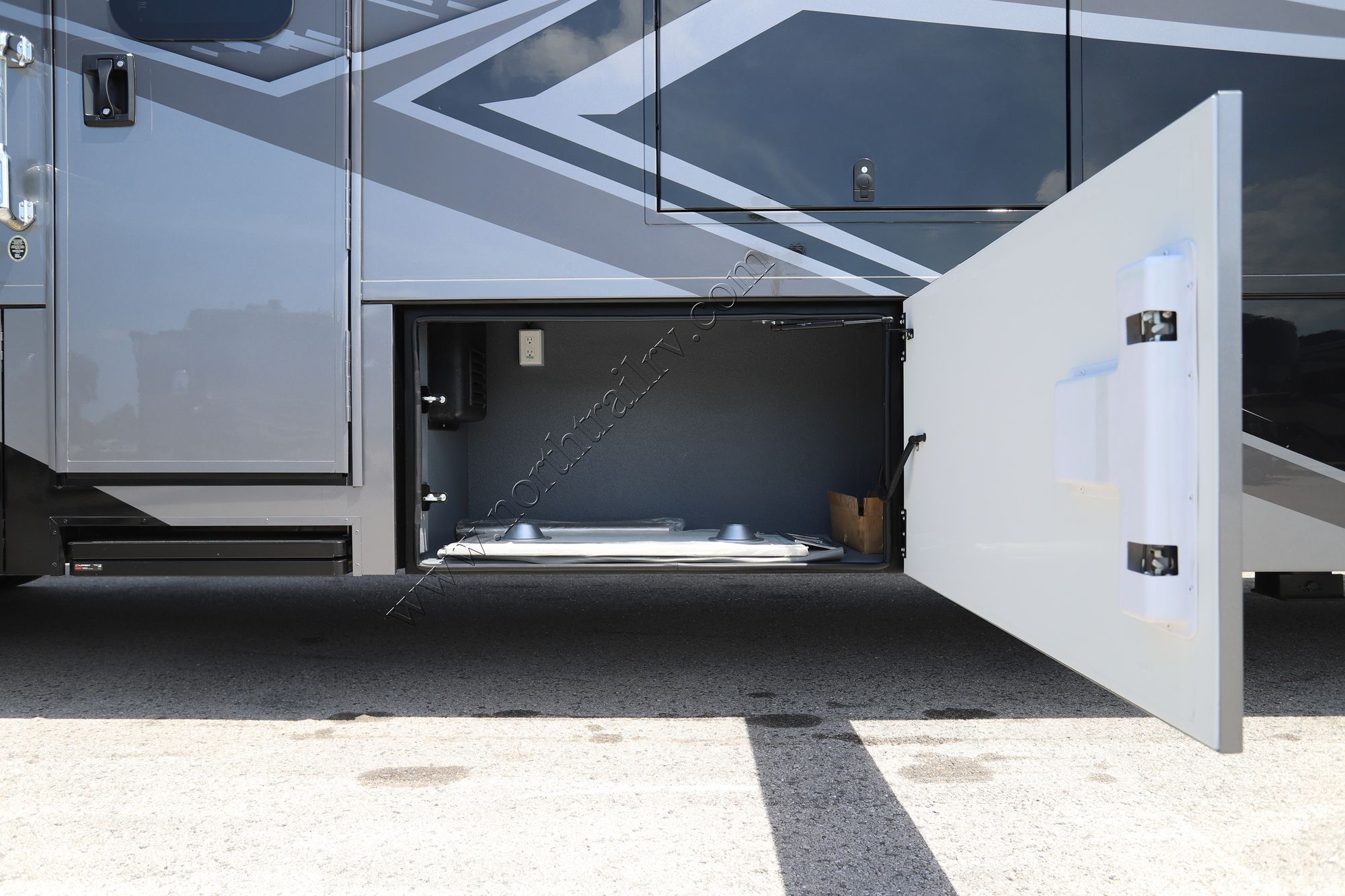 New 2025 Renegade Rv Classic 45CBF Super C  For Sale
