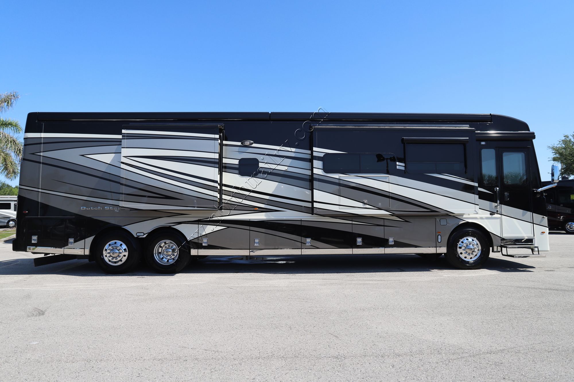 Used 2023 Newmar Dutch Star 4325 Class A  For Sale