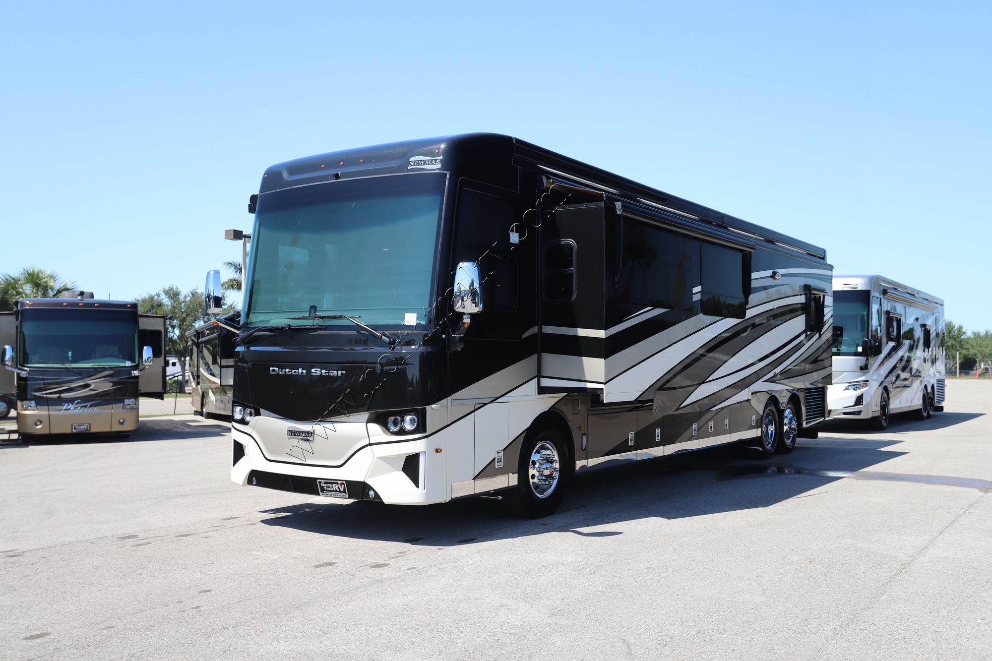 Used 2023 Newmar Dutch Star 4325 Class A  For Sale