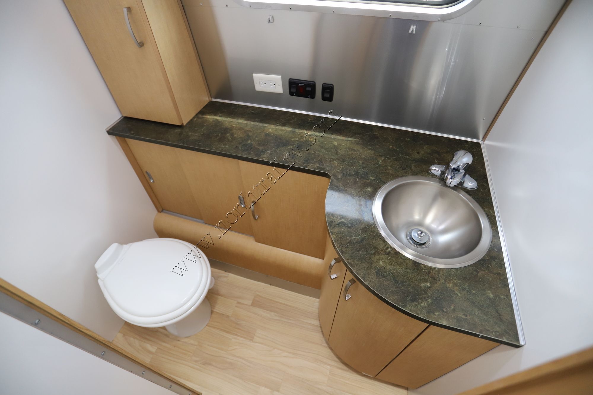 Used 2016 Airstream Flying Cloud 30WB Travel Trailer  For Sale