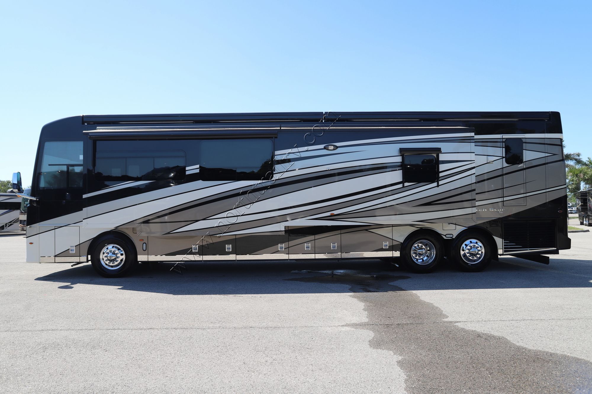Used 2023 Newmar Dutch Star 4325 Class A  For Sale