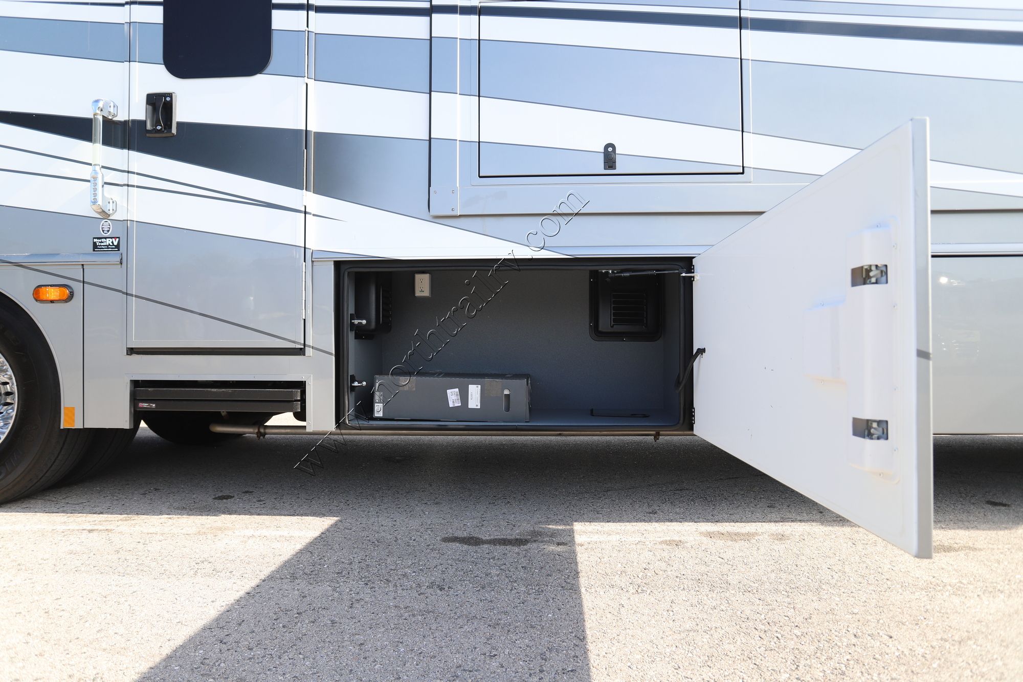 Used 2023 Renegade Rv Classic 45CMR Super C  For Sale