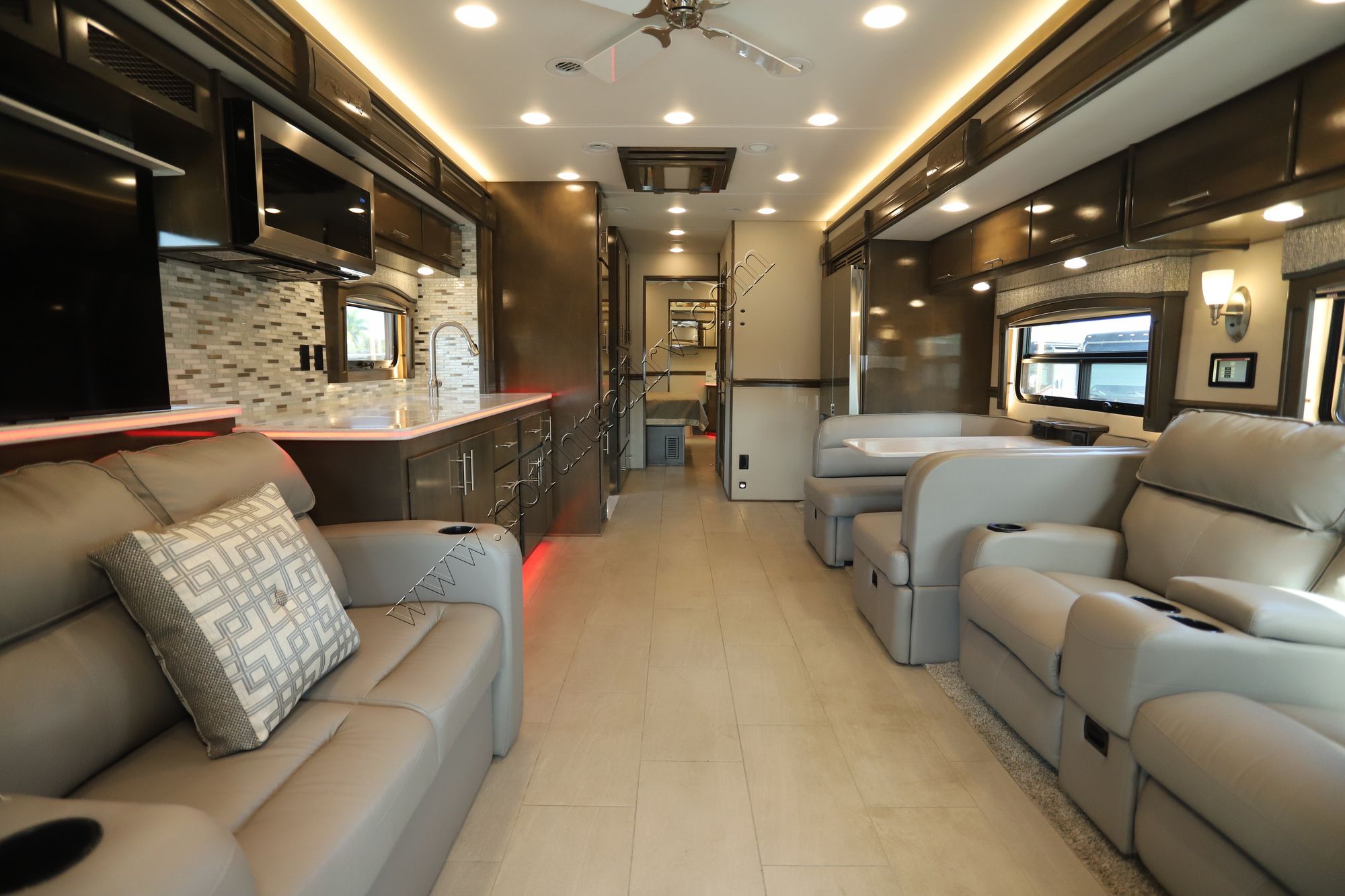 Used 2023 Renegade Rv Classic 45CMR Super C  For Sale