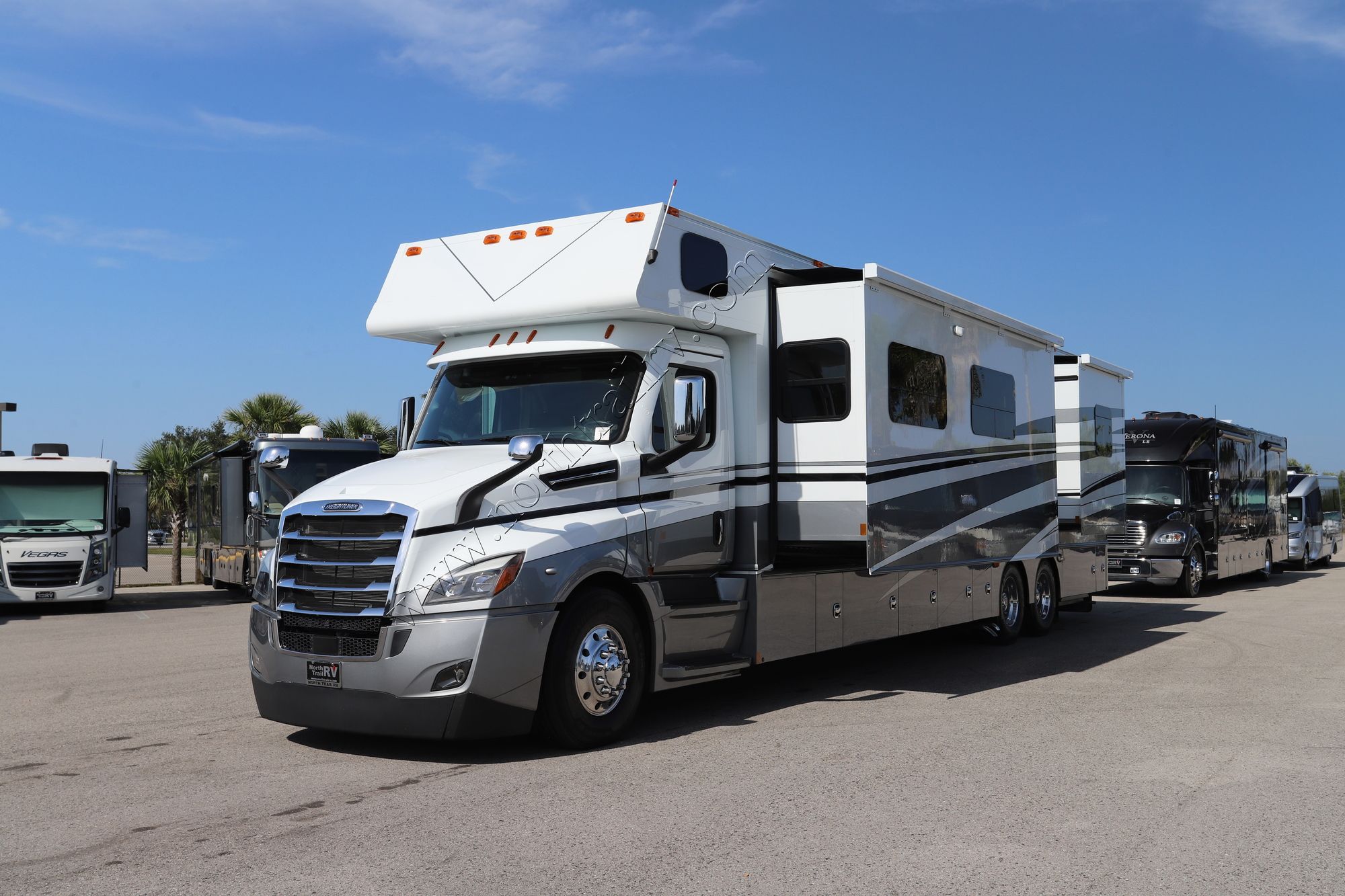 Used 2023 Renegade Rv Classic 45CMR Super C  For Sale