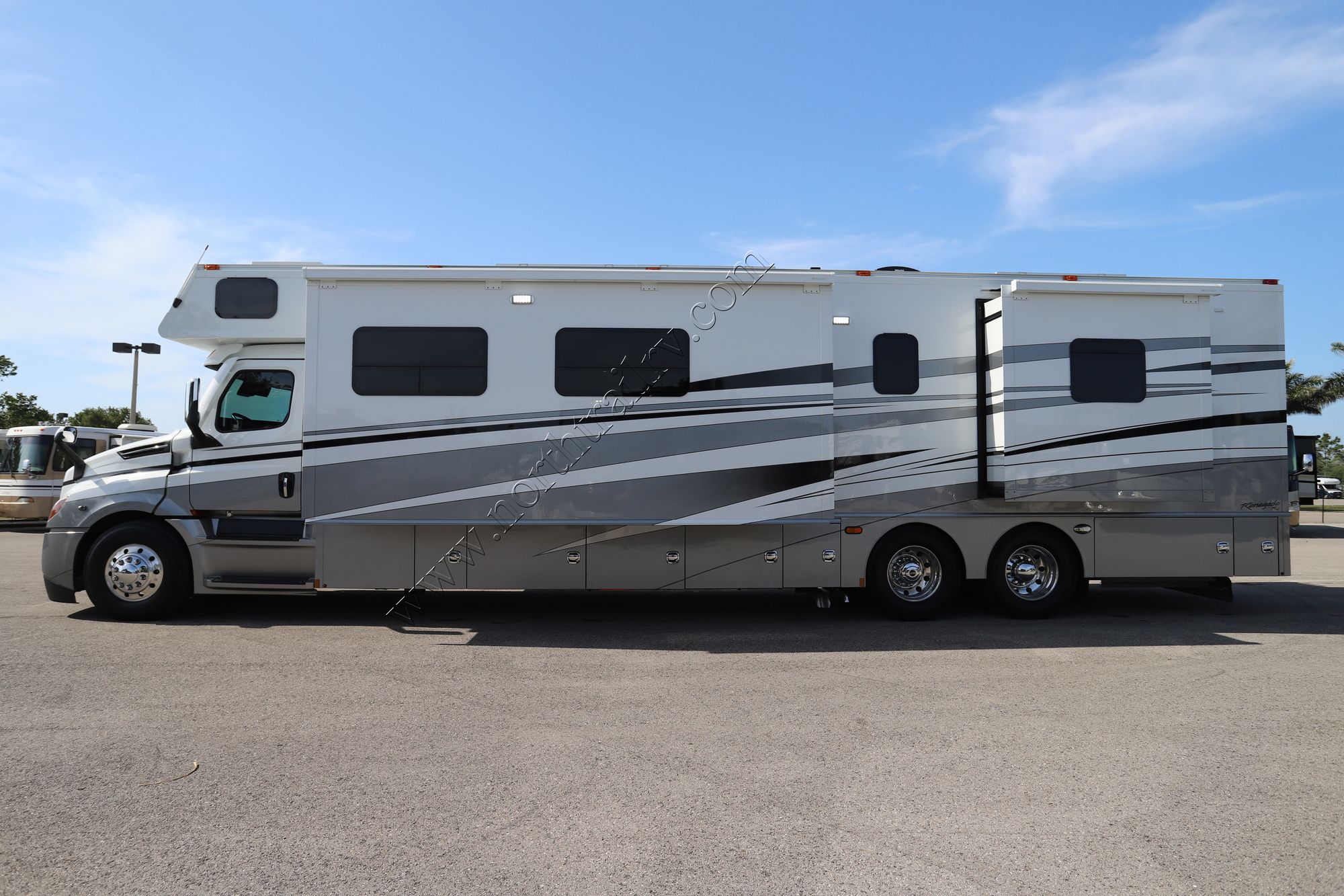 Used 2023 Renegade Rv Classic 45CMR Super C  For Sale