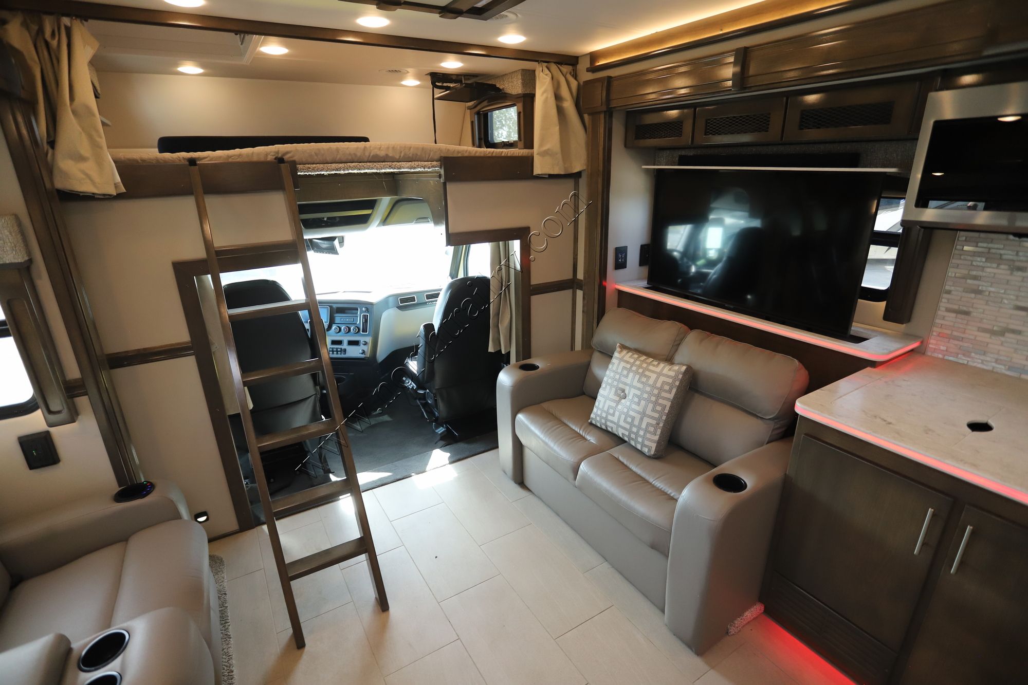 Used 2023 Renegade Rv Classic 45CMR Super C  For Sale