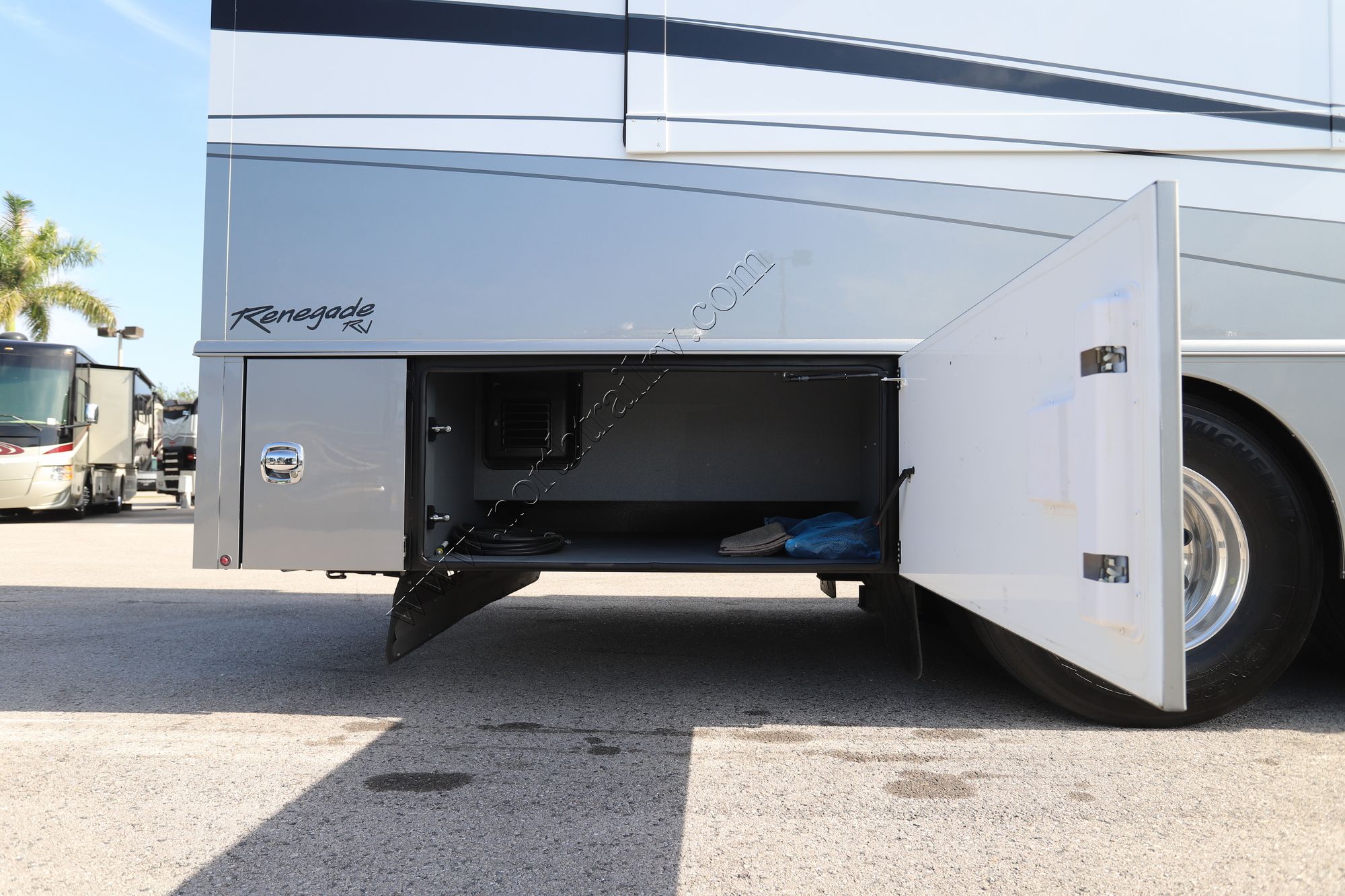 Used 2023 Renegade Rv Classic 45CMR Super C  For Sale