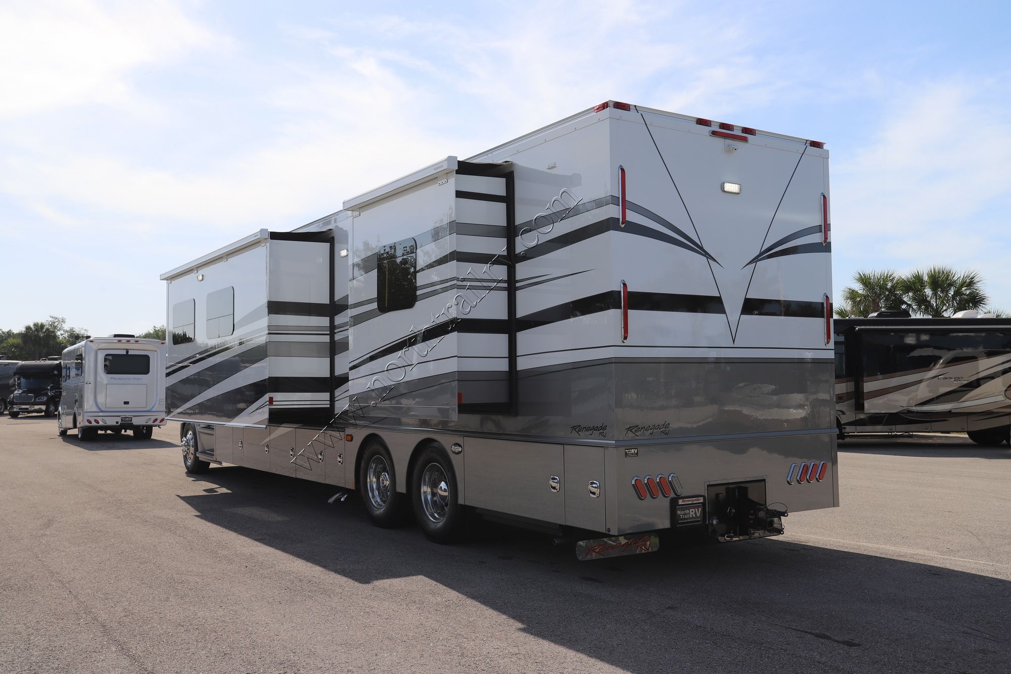 Used 2023 Renegade Rv Classic 45CMR Super C  For Sale