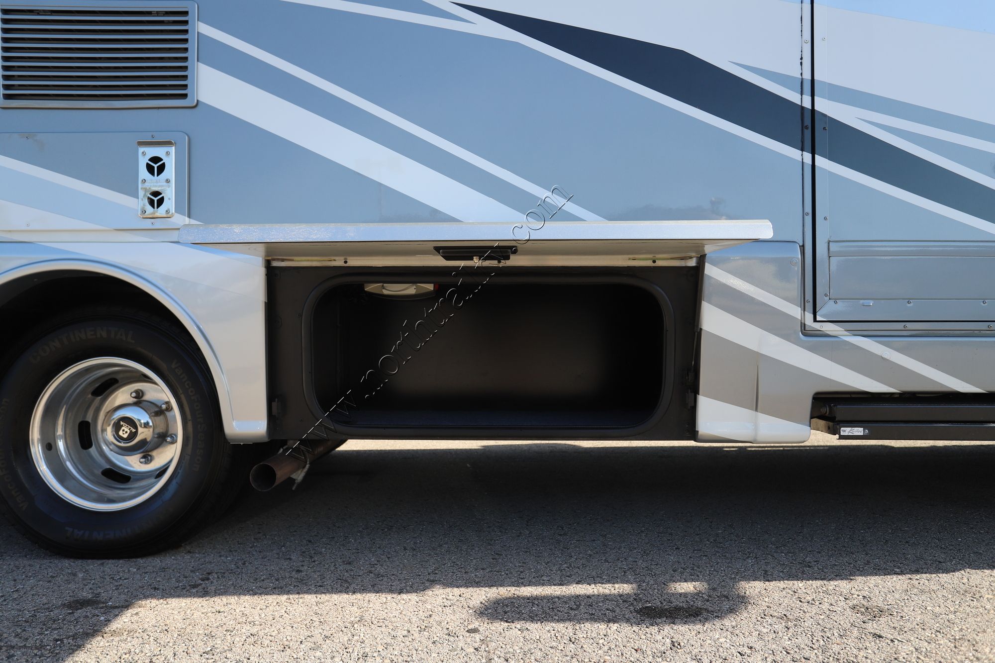 Used 2017 Winnebago Navion 24J Class C  For Sale