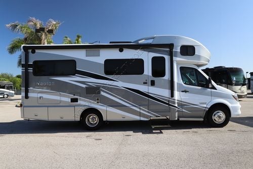 2017 Winnebago Navion 24J