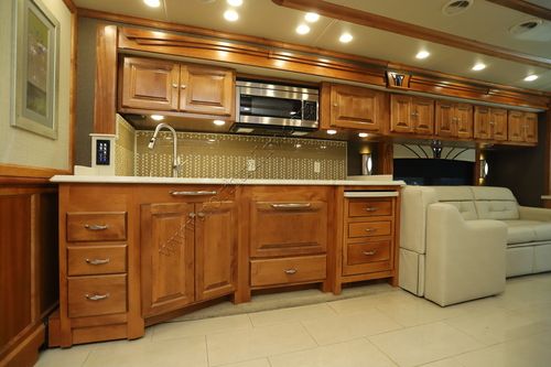 2016 Tiffin Motor Homes Phaeton 42LH