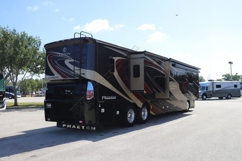 2016 Tiffin Motor Homes Phaeton 42LH