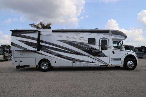 2025 Renegade Rv Verona 36VSB Super C