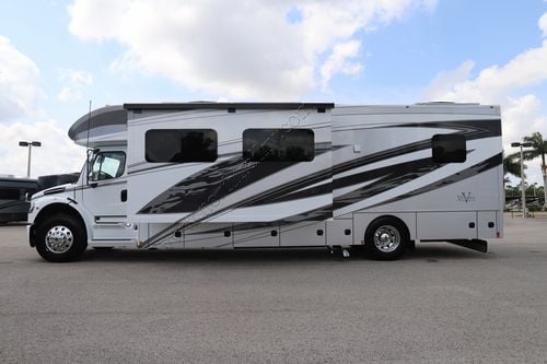 2025 Renegade Rv Verona 36VSB Super C