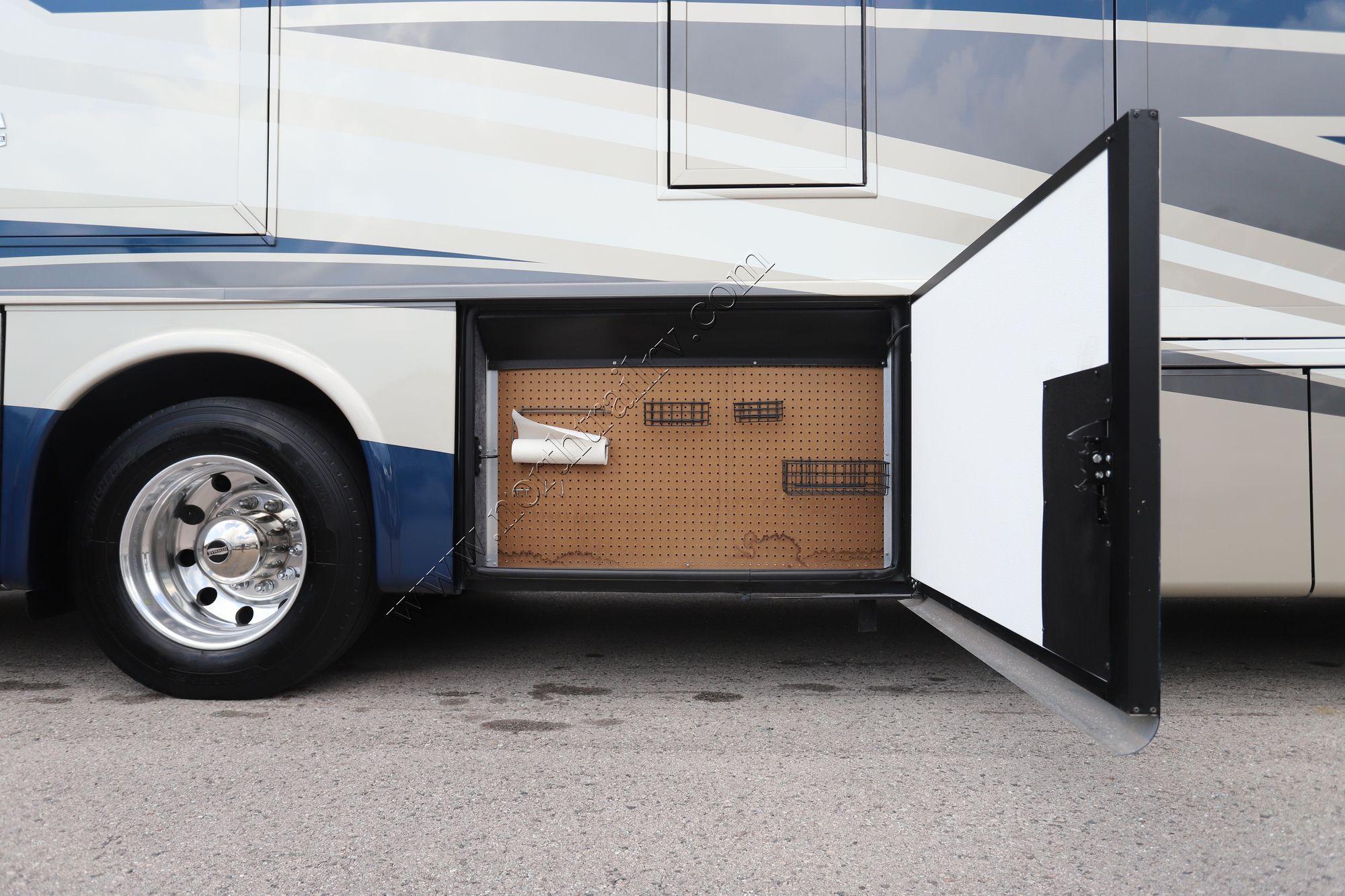 Used 2020 Newmar Ventana 3407 Class A  For Sale