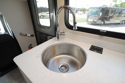 2025 Renegade Rv Vienna 25FWC Class C