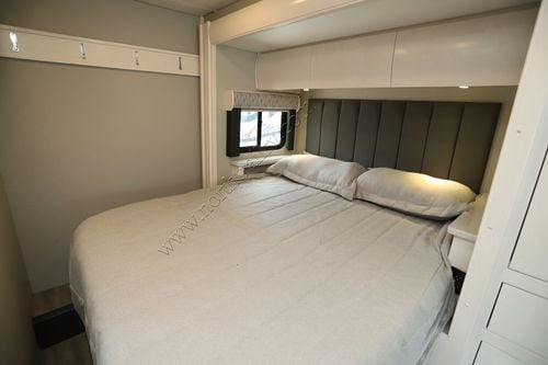 2025 Renegade Rv Vienna 25FWC Class C