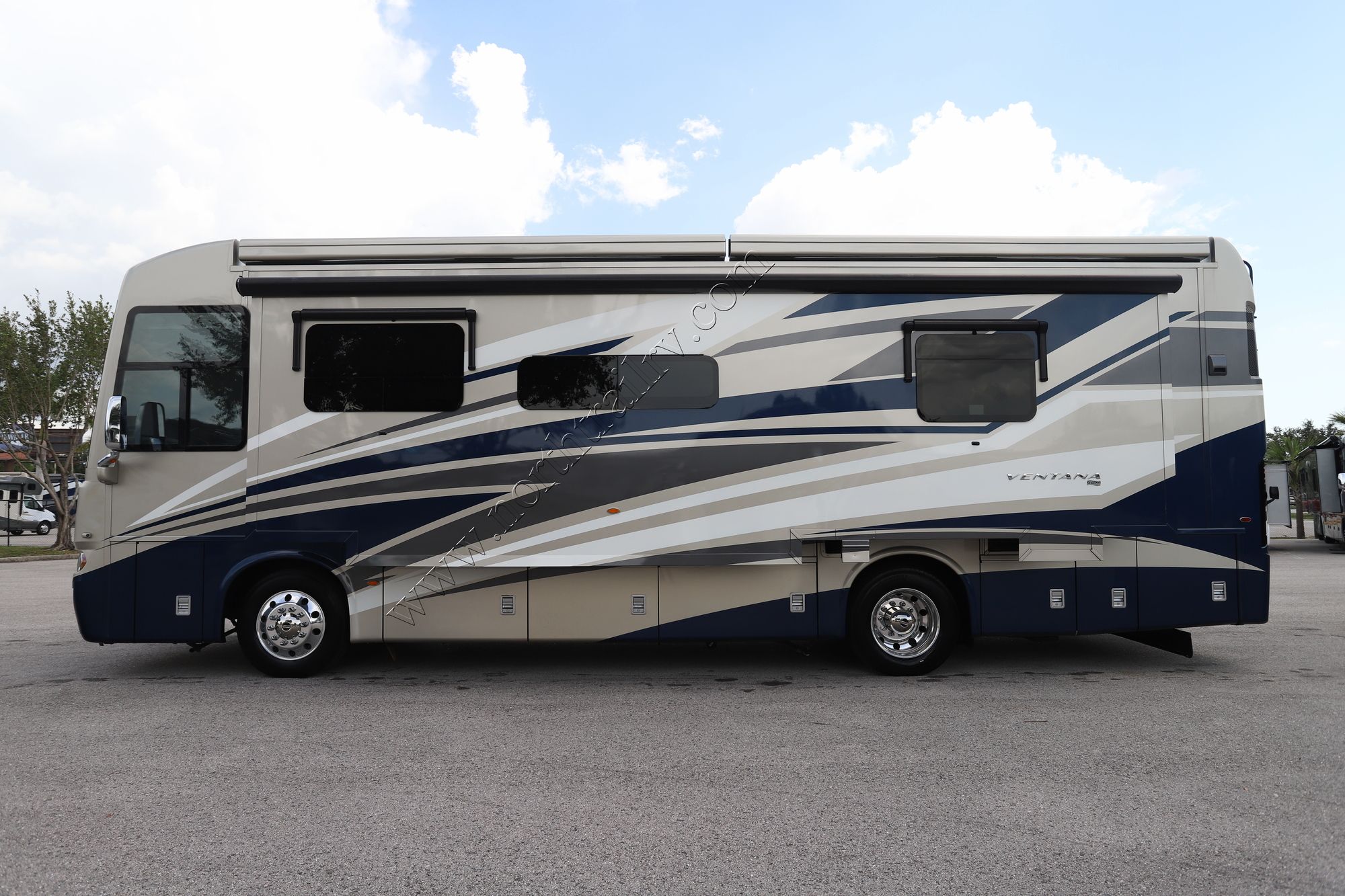 Used 2020 Newmar Ventana 3407 Class A  For Sale
