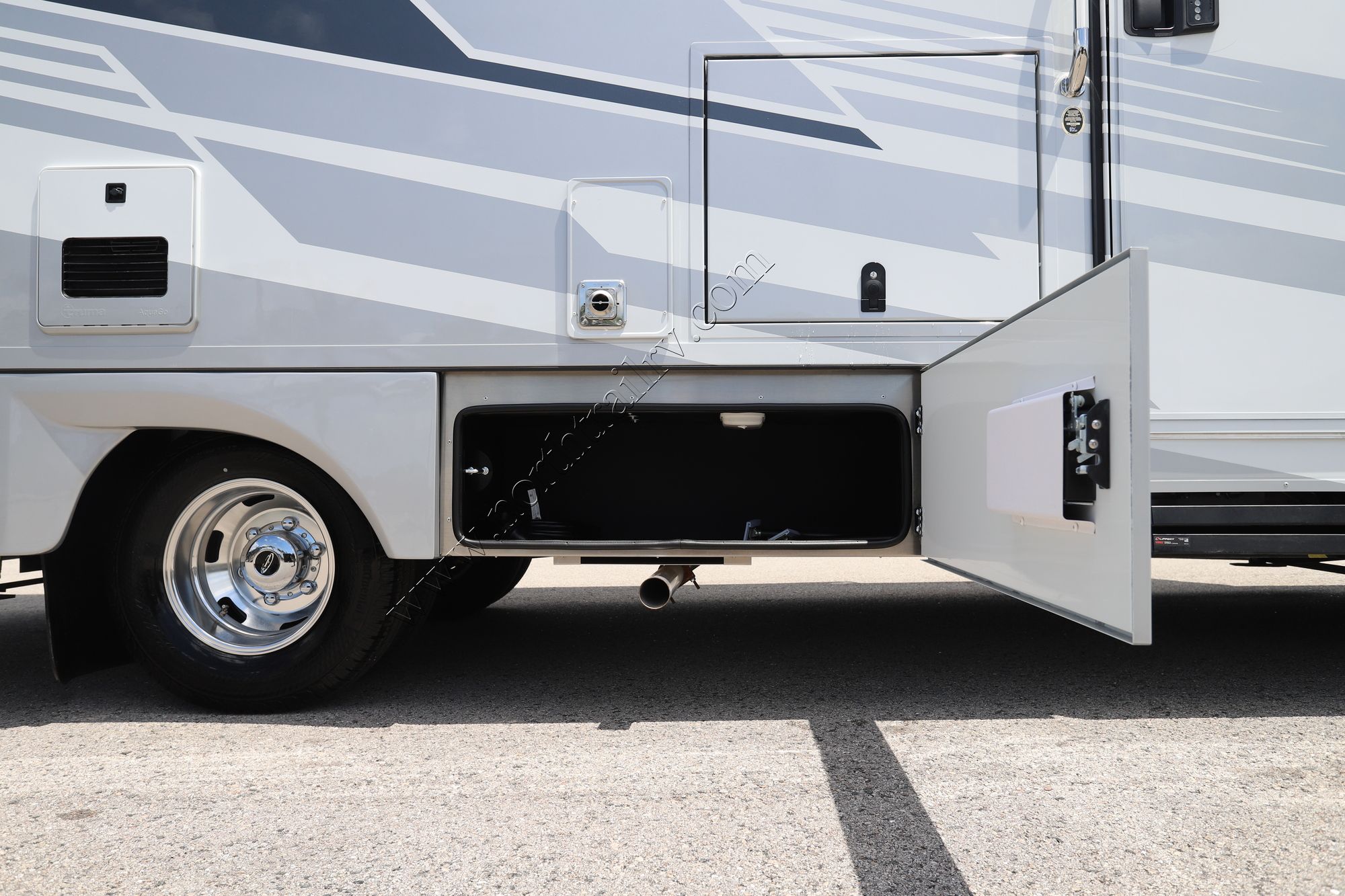 New 2025 Renegade Rv Vienna 25FWC Class C  For Sale