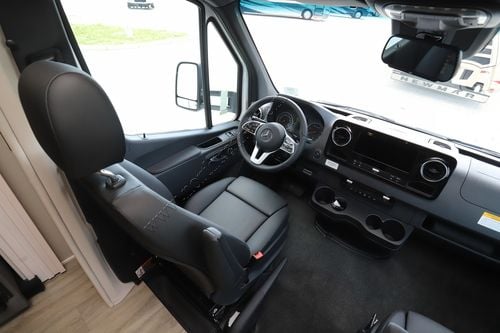 2025 Renegade Rv Vienna 25FWC Class C