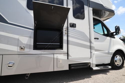 2025 Renegade Rv Vienna 25FWC Class C