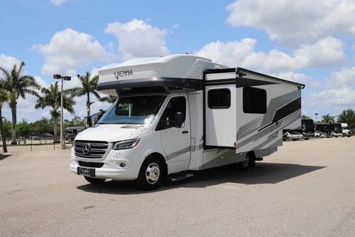 2025 Renegade Rv Vienna 25FWC Class C