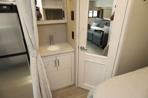 2025 Renegade Rv Vienna 25FWC Class C