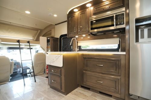 2022 Jayco Seneca Prestige 37K