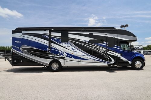 2022 Jayco Seneca Prestige 37K